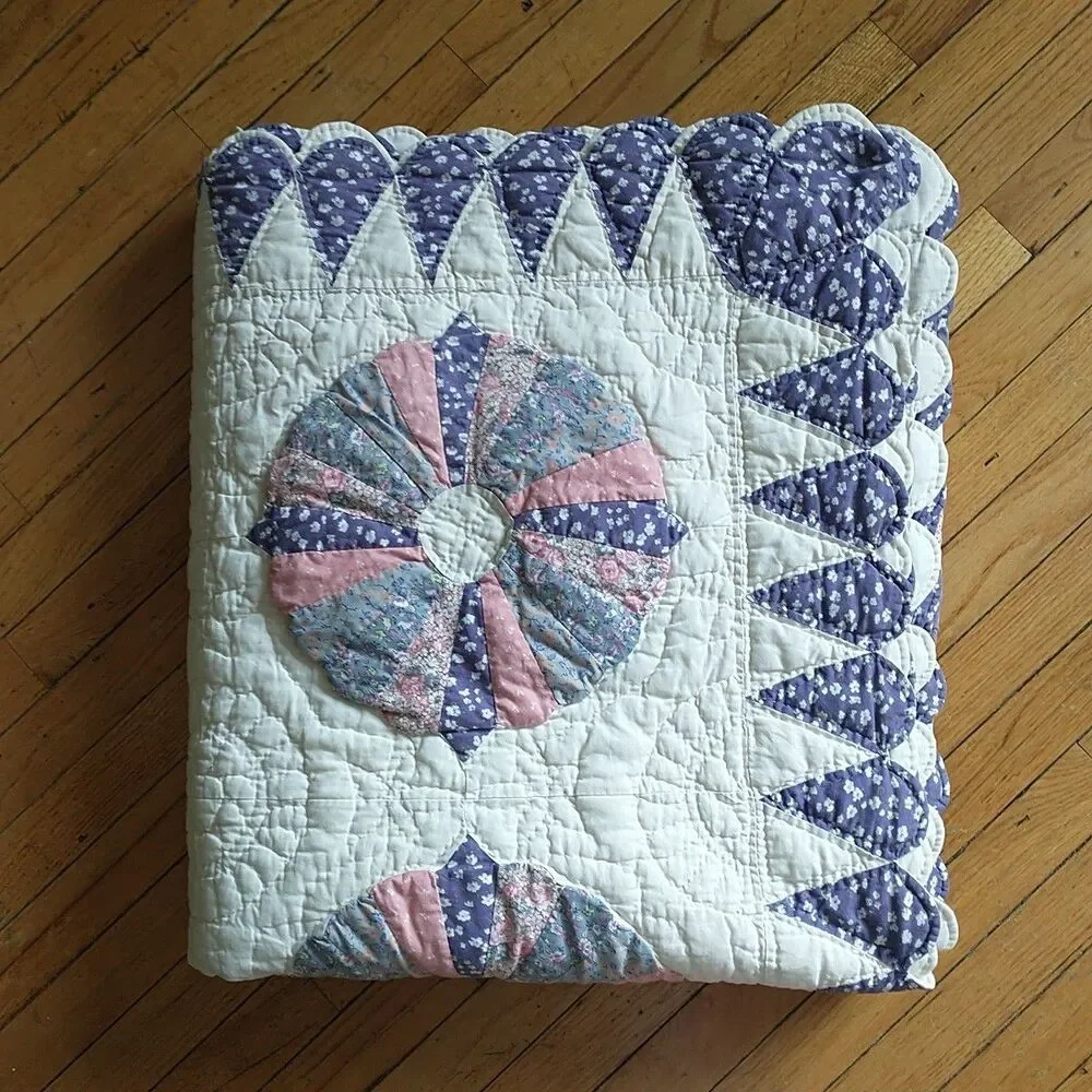 Vtg Dresden Plate Quilt Handmade Cotton Scalloped Edge Floral Rectangle 86x96